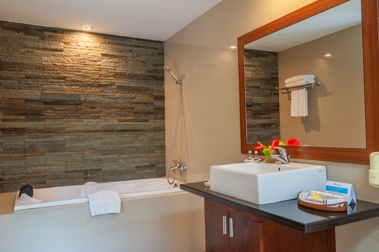 6 Bathroom Bathtub Large