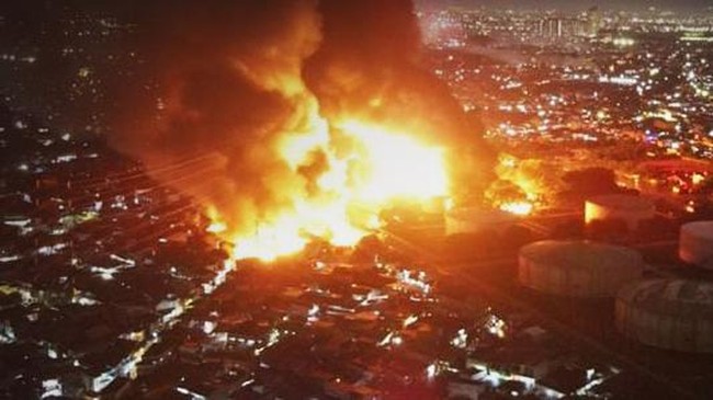 Kebakaran Depo Pertamina Plumpang, Ambulans Mondar-Mandir Angkut Jenazah Kebakaran Depo Pertamina Plumpang