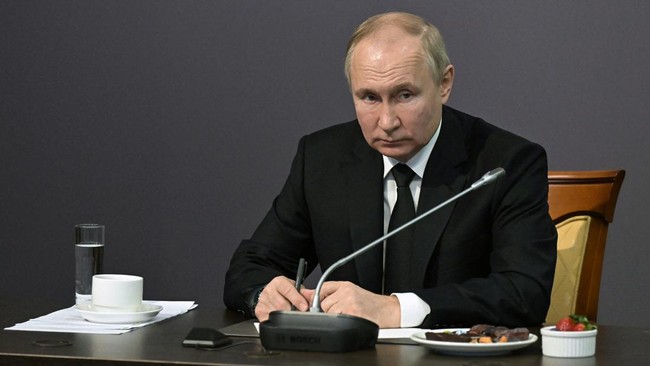 Olok-olok Putin Saat Pidato, Seorang Anggota Dewan Rusia 'Dihantam' Olok-olok Putin Saat Pidato, Seorang Anggota Dewan Rusia 'Dihantam'