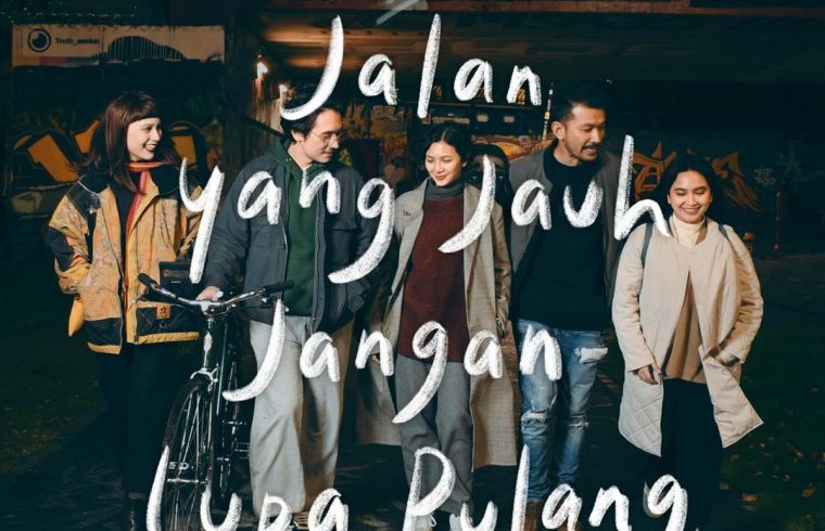 Film Jalan yang Jauh, Jangan Lupa Pulang (2023) adalah sekuel dari film NKCTHI