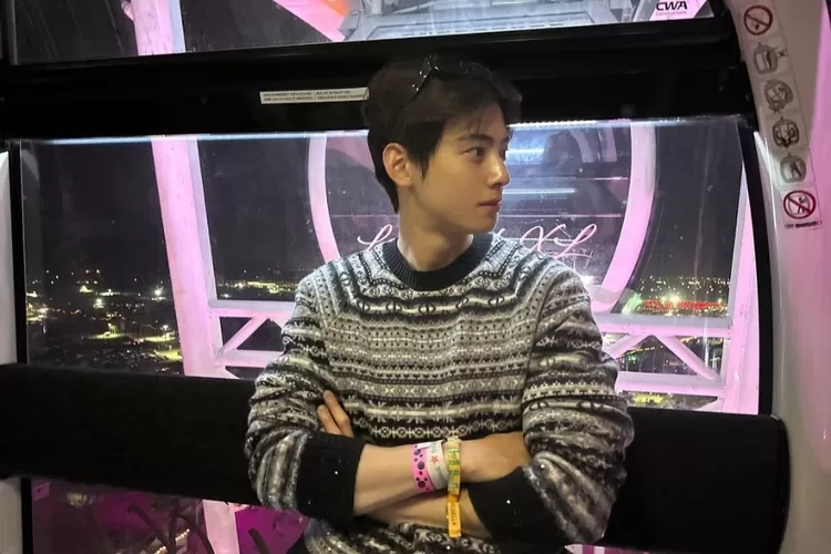 Cha Eun Woo menonton penampilan BLACKPINK