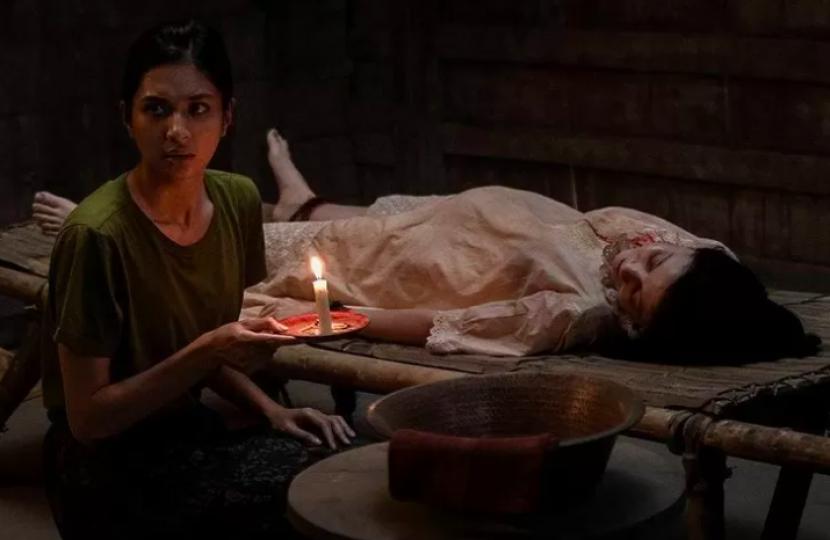 Sewu Dino (2023) mengangkat kisah praktik santet yang umum dikenal di Indonesia.