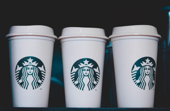 Definisi brand voice beserta contoh, manfaat, dan cara mengembangkannya.