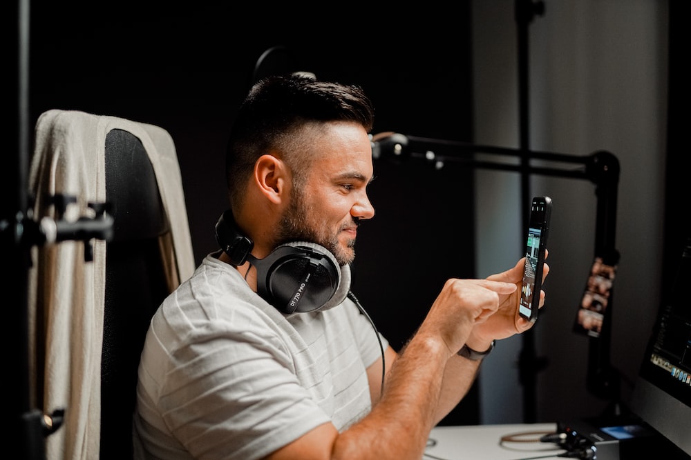 Manfaat influencer marketing adalah meningkatkan brand awareness, menaikkan penjualan produk, hingga menjangkau target audiens yang lebih besar.