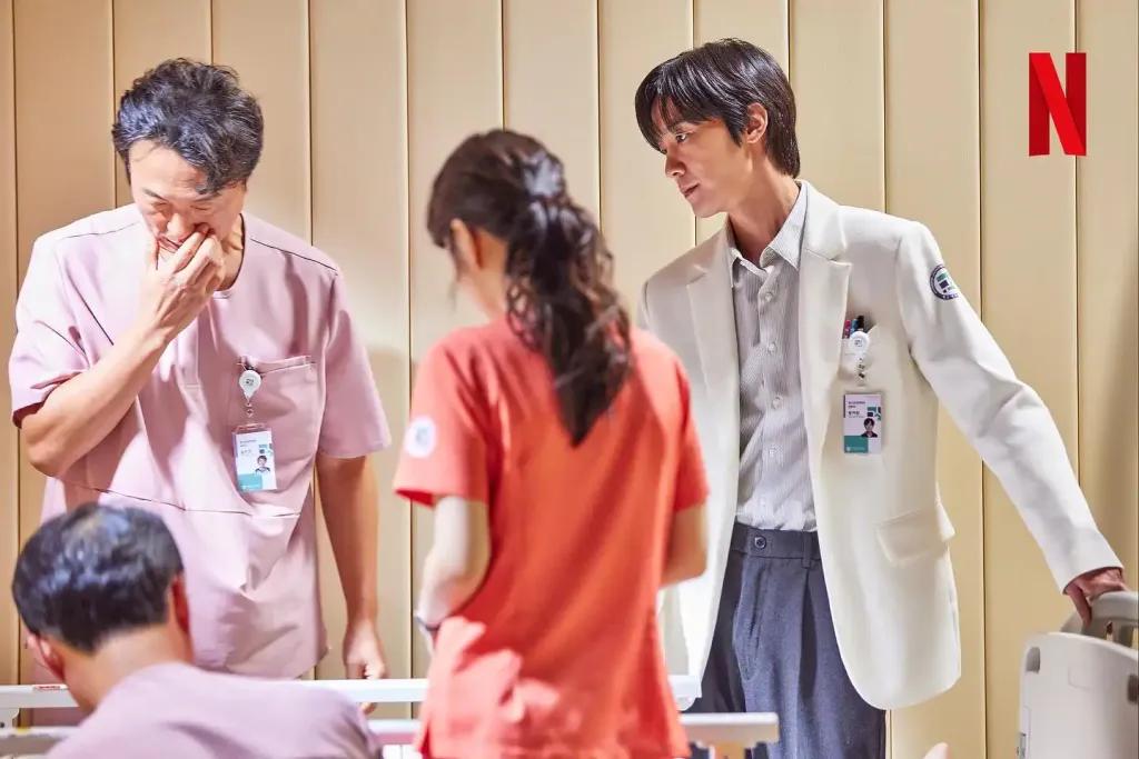 Daily Dose of Sunshine merupakan drama medis yang mengangkat isu kesehatan mental.