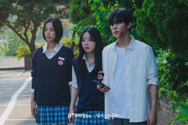Sinopsis Night Has Come yang menceritakan Kim Jun Hee dan Lee Yoon Seo terjebak dalam Mafia Game bersama teman-teman kelas mereka.