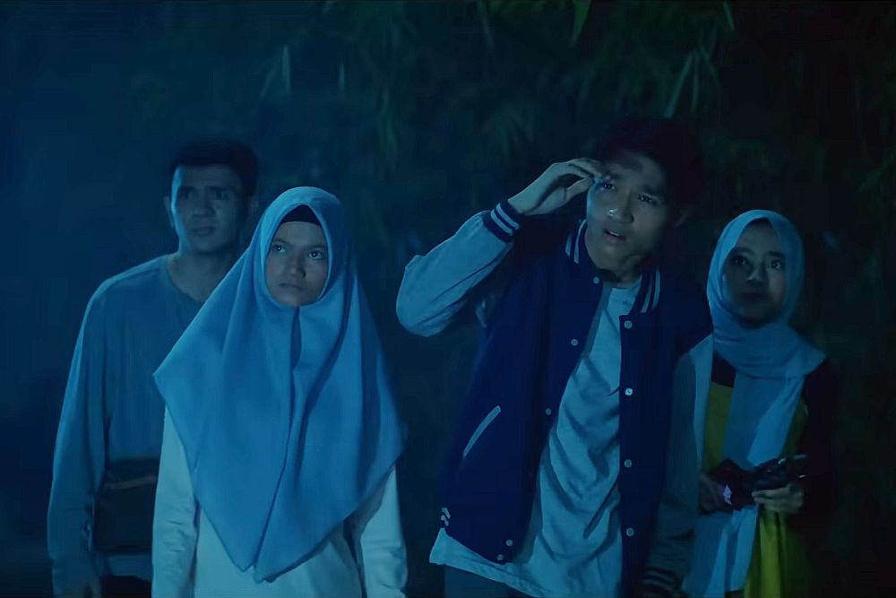 Film Siksa Neraka bercerita tentang empat anak keluarga Ustaz Syakir yang memasuki alam neraka.