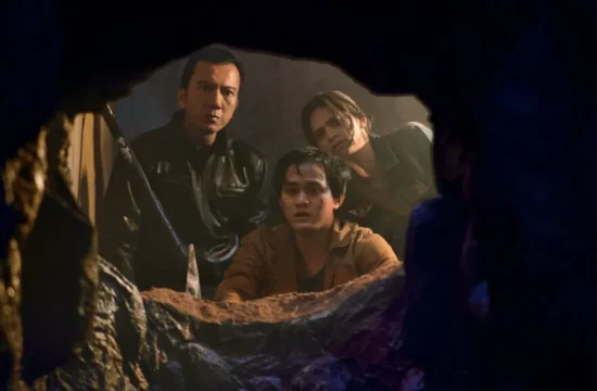 Review film Pemukiman Setan (2024) tentang teror mistis di rumah antik.