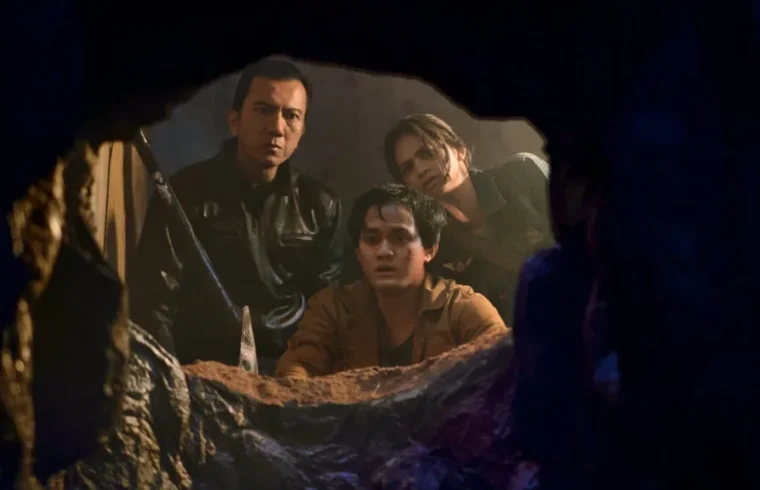 Review film Pemukiman Setan (2024) tentang teror mistis di rumah antik.
