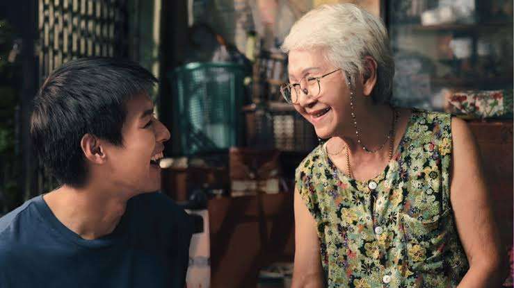 Review How to Make Millions Before Grandma Dies, film asal Thailand.