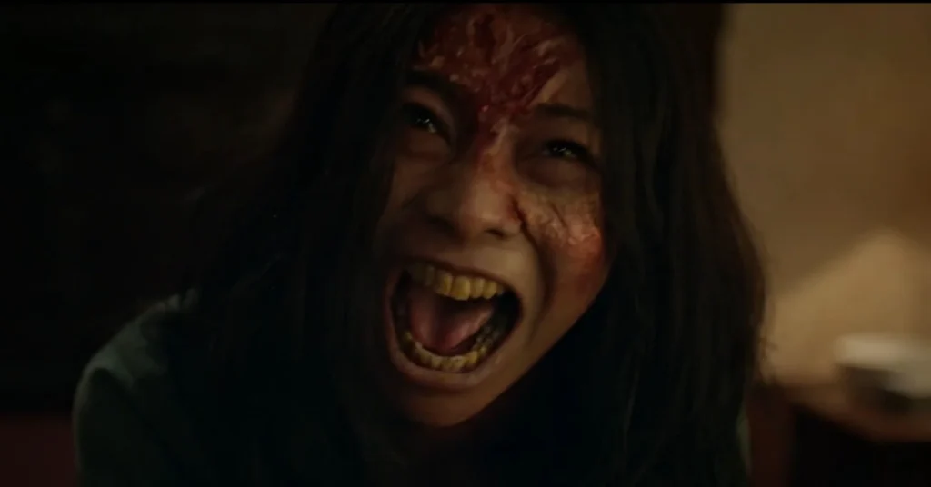 Sinopsis film Menjelang Ajal (2024) tentang Sekar, ibu yang menghidupi tiga anaknya dengan membuka warung makan yang memakai jin penglaris.