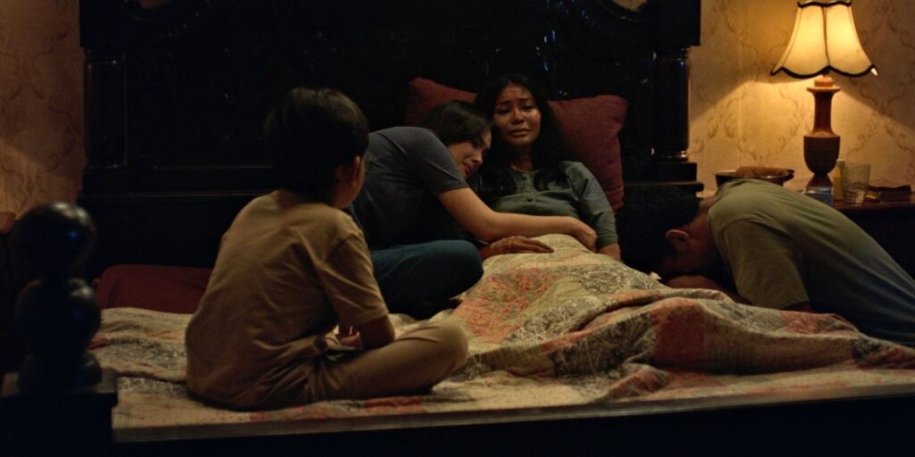 Ulasan film Menjelang Ajal (2024) yang dibintangi Shareefa Daanish dengan tema pesugihan.