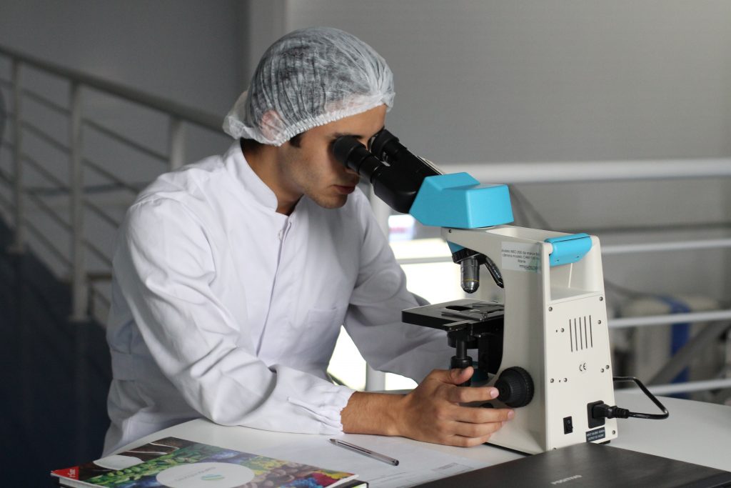 CEMS.id: Peran dalam Mendorong Instalasi CEMS Lingkungan
Foto oleh Pixabay: https://www.pexels.com/id-id/foto/kemeja-putih-pria-356040/