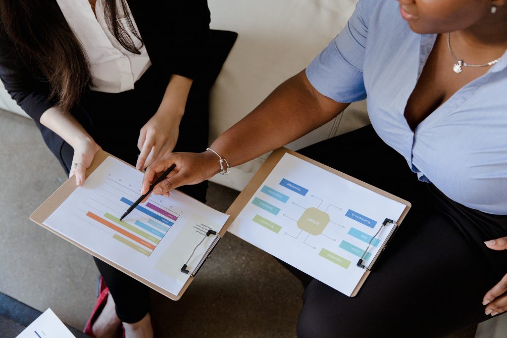 Accurate Reporting
Foto oleh RDNE Stock project: https://www.pexels.com/id-id/foto/kantor-bekerja-duduk-pertemuan-9034996/