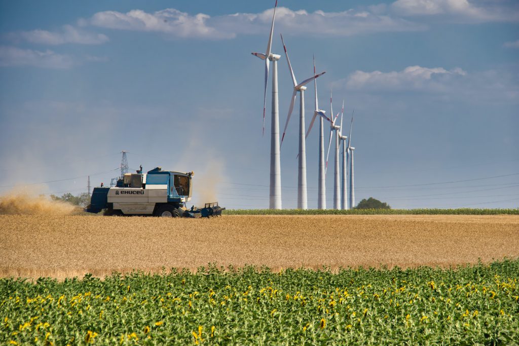 CEMS.id: Solusi Kustom untuk Efisiensi Industri
Photo by Anton Klyuchnikov: https://www.pexels.com/photo/machine-harvesting-and-wind-turbine-under-white-clouds-and-blue-sky-6117551/