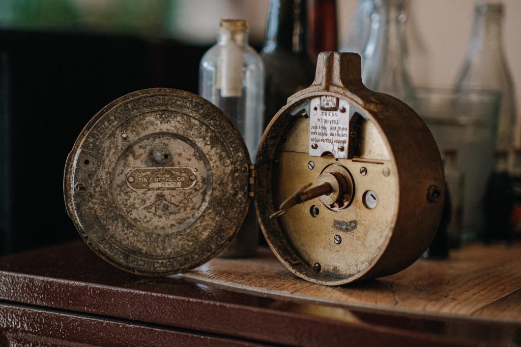 CEMS.id's Contribution to Optimizing Measurement Quality
Foto oleh Denniz Futalan: https://www.pexels.com/id-id/foto/vintage-dalam-retro-kehidupan-tenang-6716836/