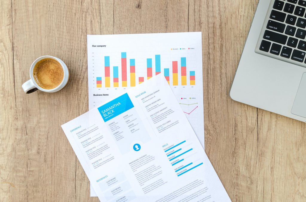 RATA & CEMS.id: The Foundation for Accurate Emission Data
Foto oleh Lukas: https://www.pexels.com/id-id/foto/lembar-putih-di-permukaan-coklat-590037/