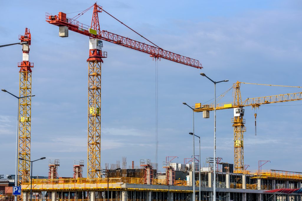 CEMS.id: Teknologi Terdepan dalam Pemantauan Emisi
Foto oleh PhotoMIX Company: https://www.pexels.com/id-id/foto/tiga-derek-menara-kuning-dan-merah-di-bawah-langit-biru-jernih-224924/