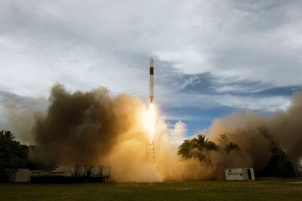 CEMS: Precision Emission Measurement
Foto oleh SpaceX: https://www.pexels.com/id-id/foto/langit-berawan-gelap-konstruksi-586113/