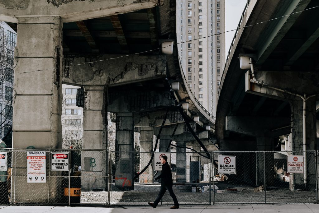 Integrasi CEMS demi Keberlanjutan Lingkungan dengan Cems.id
Foto oleh Tim Gouw: https://www.pexels.com/id-id/foto/pria-anonim-di-bawah-jembatan-transportasi-5800212/