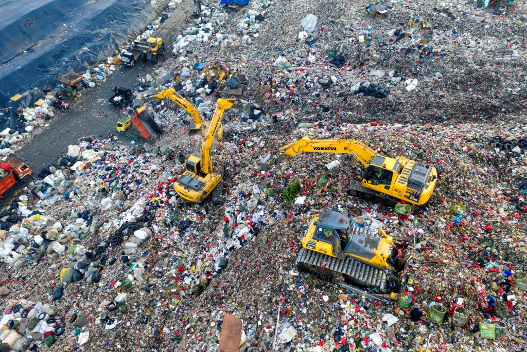 https://www.pexels.com/id-id/foto/pandangan-mata-burung-kerusakan-lingkungan-polusi-sampah-5424855/Foto oleh Tom Fisk: https://www.pexels.com/id-id/foto/pandangan-mata-burung-kerusakan-lingkungan-polusi-sampah-5424855/