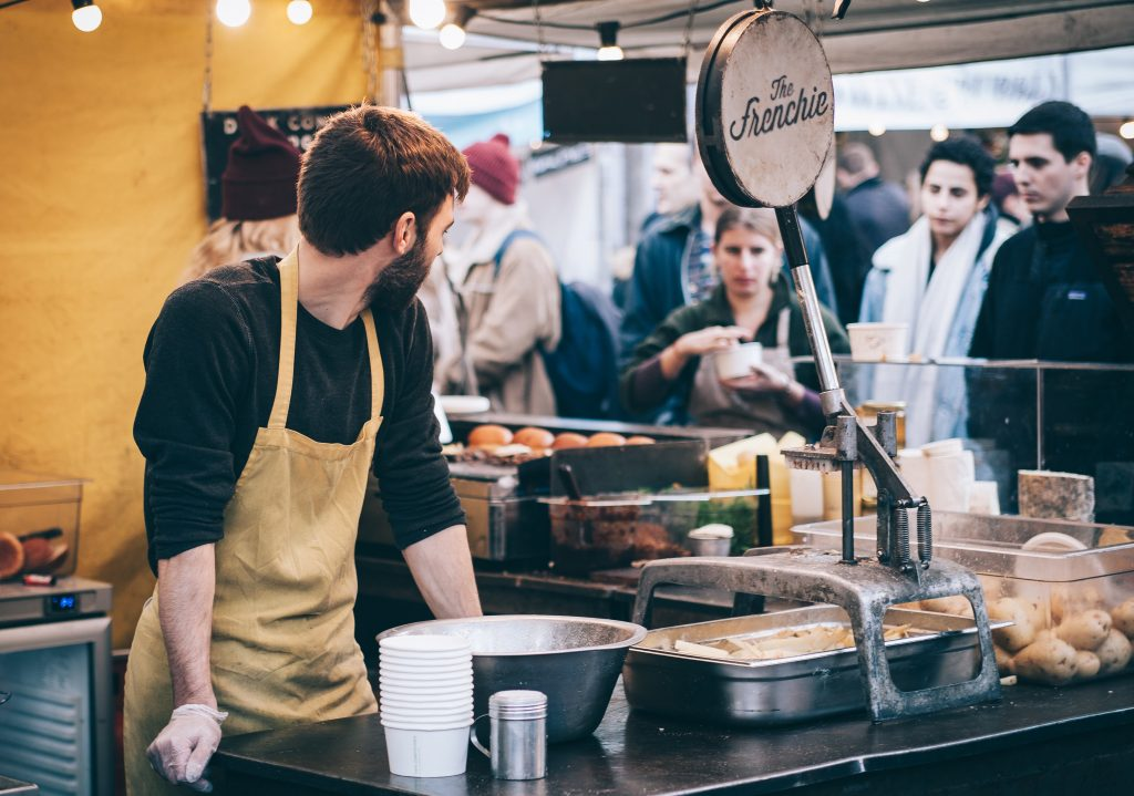 Enhanced Service
Foto oleh Clem Onojeghuo: https://www.pexels.com/id-id/foto/pria-berdiri-di-depan-bowl-dan-melihat-ke-kiri-375889/