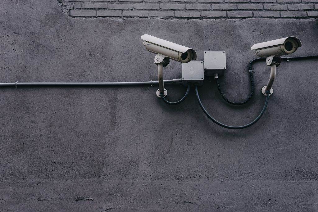 Photo by Scott Webb: https://www.pexels.com/photo/two-gray-bullet-security-cameras-430208/

Konsep Dasar Sistem EWS Cerdas