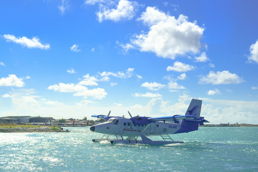 Misteri Sensor Level Air: Solusi Efisien untuk Pengelolaan Tanki Air
Foto oleh Asad Photo Maldives: https://www.pexels.com/id-id/foto/pesawat-yang-diparkir-di-laut-2245277/