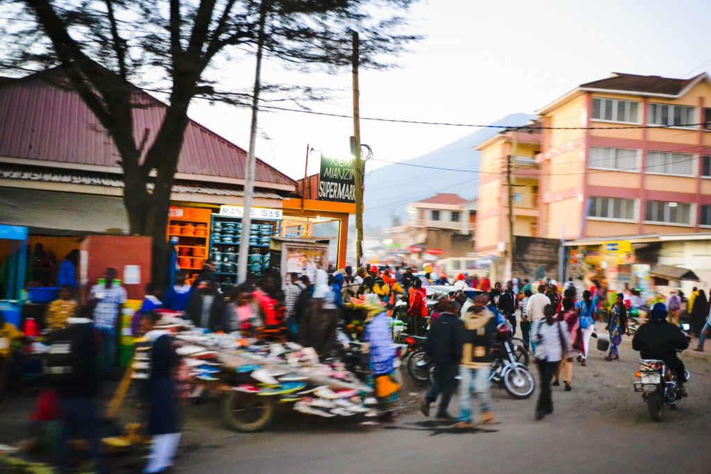 Tourist Density Sensors: Understanding Tourist Movements
Foto oleh Blue Ox Studio: https://www.pexels.com/id-id/foto/foto-orang-berjalan-di-luar-ruangan-2014342/