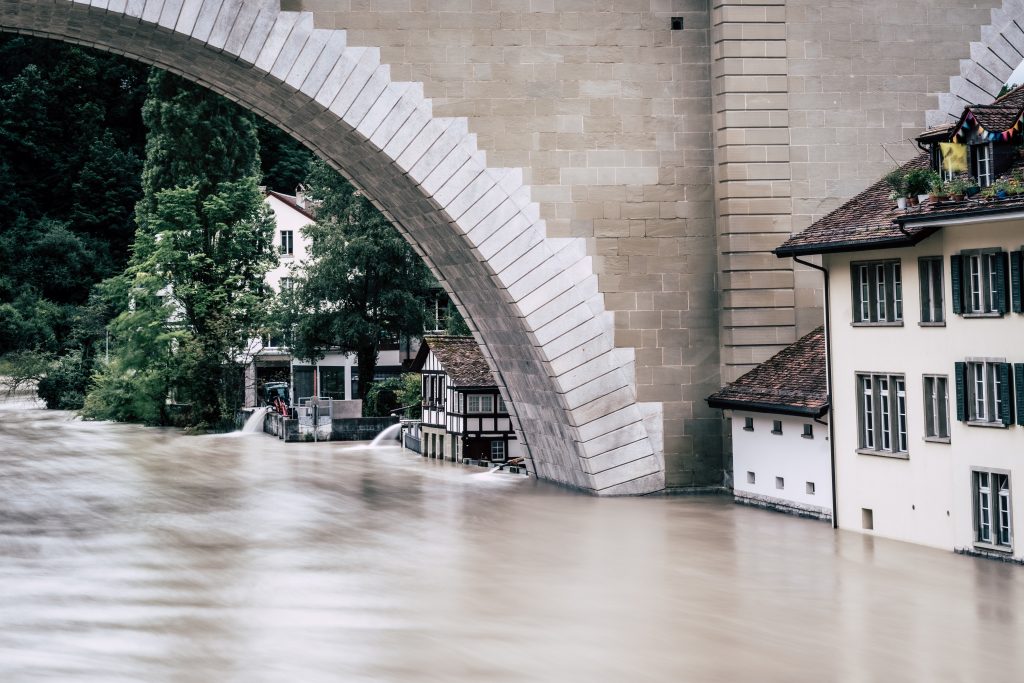 Photo by Christian Wasserfallen: https://www.pexels.com/photo/flooded-old-houses-in-a-town-8770485/

Sensor Curah Hujan