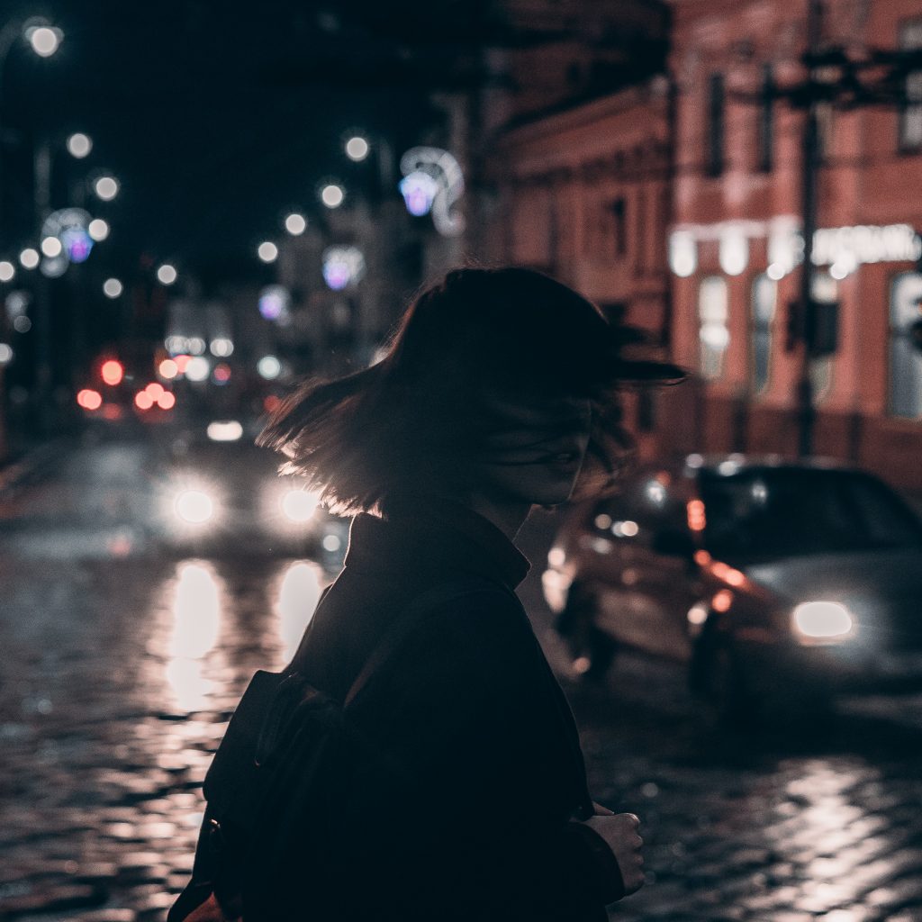 Enhanced Safety
Foto oleh Elijah O'Donnell: https://www.pexels.com/id-id/foto/wanita-berjaket-hitam-membawa-ransel-dengan-rambut-kusut-berjalan-di-jalan-pada-malam-hari-2389349/