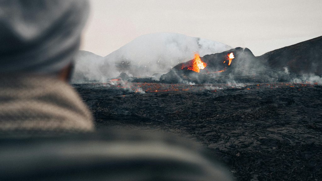 Monitoring Letusan Gunung: Masa Depan dengan Sensor IoT
Foto oleh Eriks Cistovs: https://www.pexels.com/id-id/foto/pemandangan-alam-bidang-pegunungan-8905098/