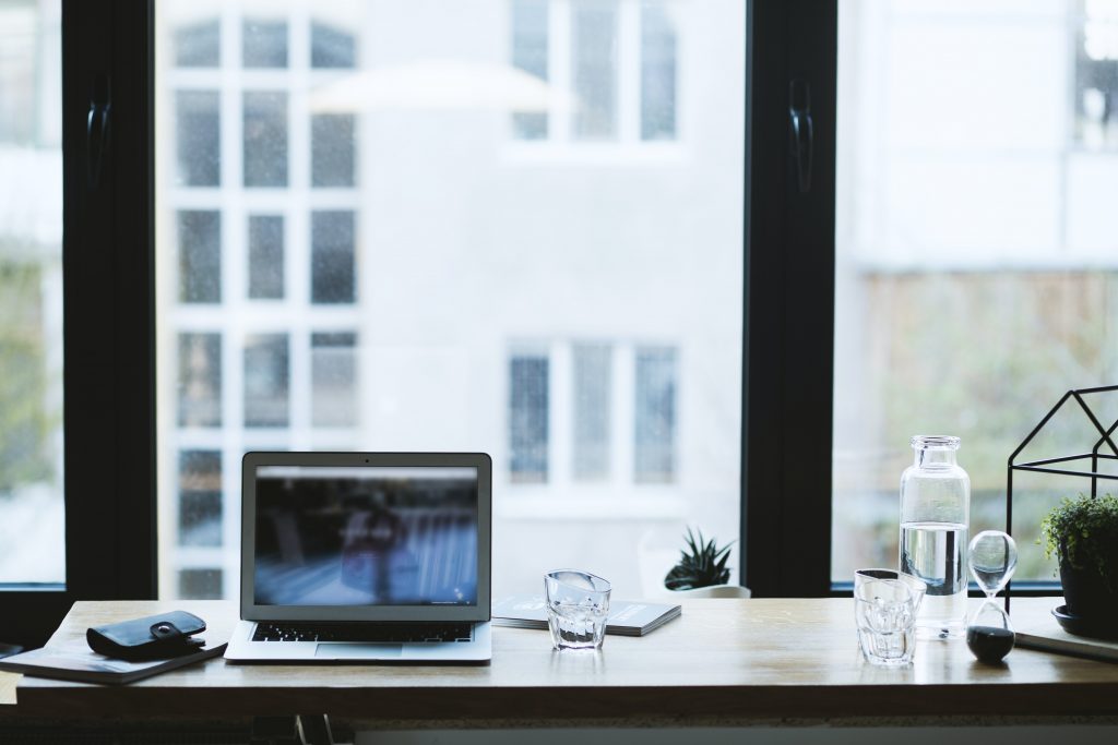 Photo by EVG Kowalievska from Pexels: https://www.pexels.com/photo/turned-on-silver-laptop-on-tabletop-1128207/

Fleksibilitas dalam Pola Kerja