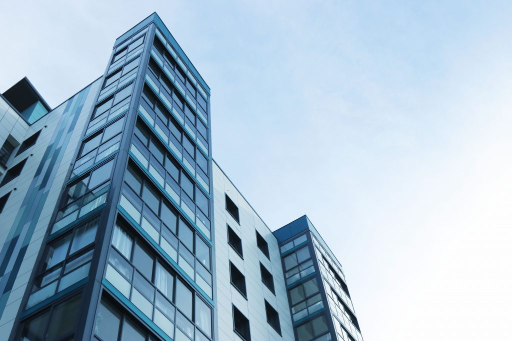 Photo by Expect Best: https://www.pexels.com/photo/low-angle-view-of-office-building-against-sky-323705/

Deteksi Kebocoran dan Kerusakan dengan Sensor Kelembaban