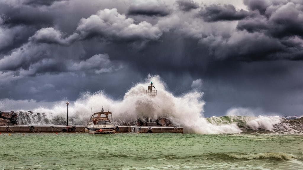 Mitigasi Risiko Bencana di Pesisir dengan Sensor IoT

Foto oleh GEORGE DESIPRIS: https://www.pexels.com/id-id/foto/ombak-besar-di-bawah-langit-berawan-753619/