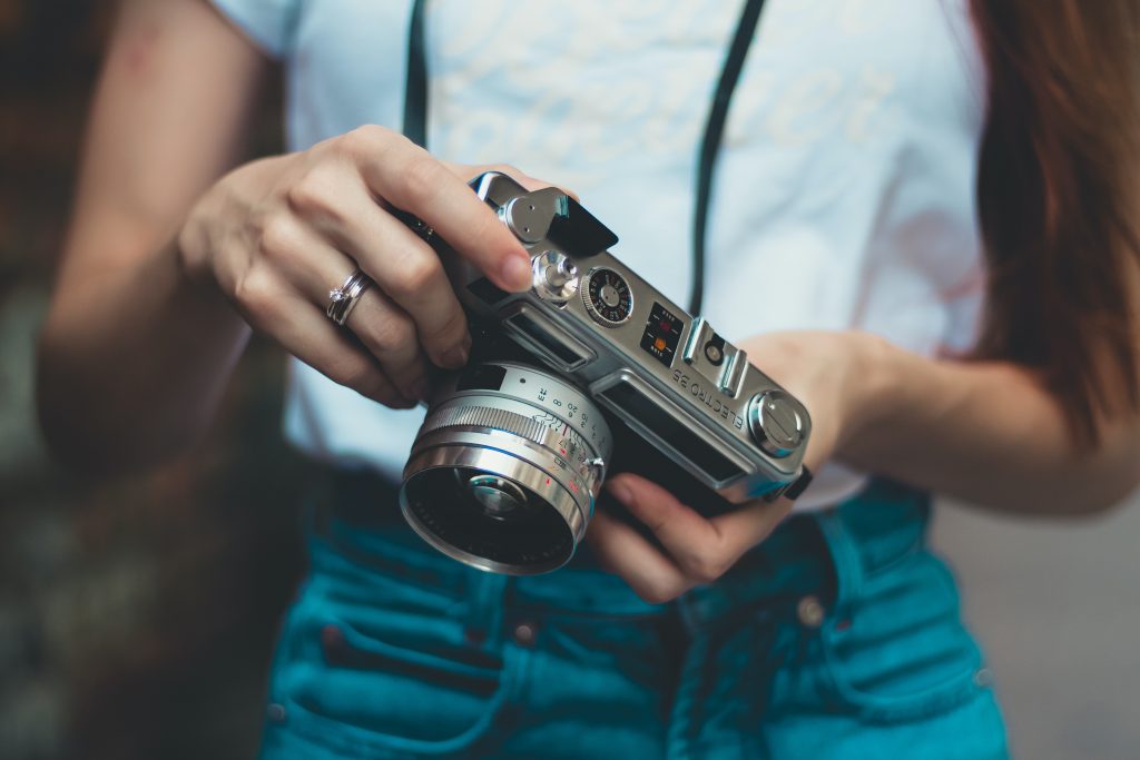 Enhancing Security
Foto oleh Israelzin Oliveira: https://www.pexels.com/id-id/foto/wanita-berkemeja-putih-memegang-kamera-analog-3773478/