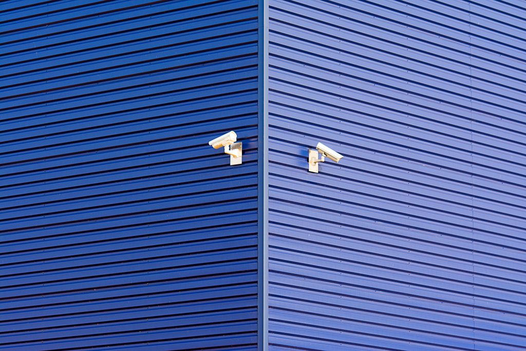 Photo by Jan van der Wolf: https://www.pexels.com/photo/cctv-on-blue-wall-10932824/

EWS Terhubung: Teknologi Sensor dan Data untuk Kesiapsiagaan