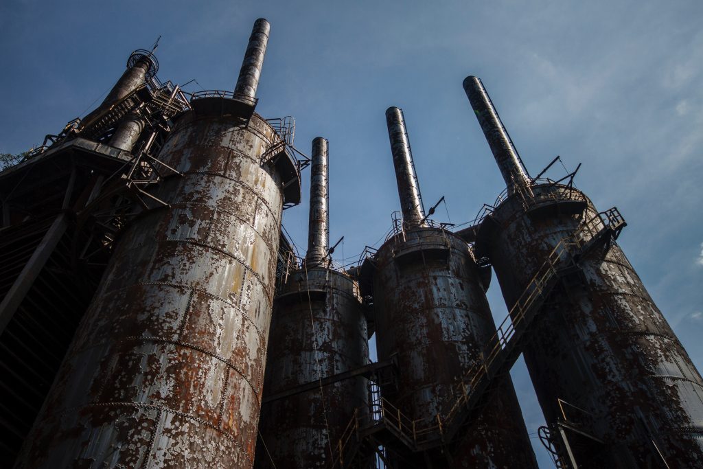 Photo by Joetography: https://www.pexels.com/photo/low-angle-shot-of-abandoned-manufacturing-plant-6524405/

Kesimpulan