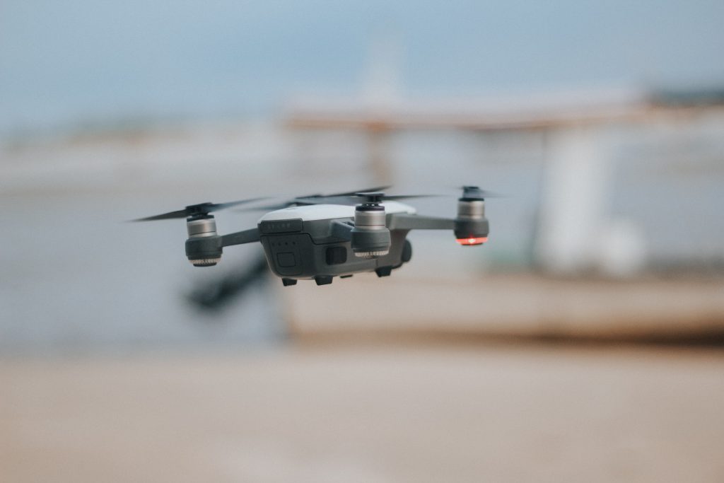 Meningkatkan Keberlanjutan dengan Sensor IoT di Tanki Air
Foto oleh Pok Rie: https://www.pexels.com/id-id/foto/drone-nflight-2529567/