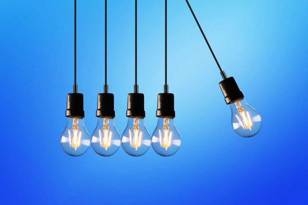 Energy Savings
Foto oleh Rodolfo Clix: https://www.pexels.com/id-id/foto/lima-lampu-bohlam-1036936/