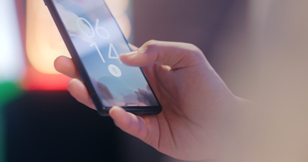 Efisiensi dalam Pengelolaan Kehadiran
Foto oleh SCREEN POST: https://www.pexels.com/id-id/foto/tangan-smartphone-telepon-genggam-terkunci-12376016/