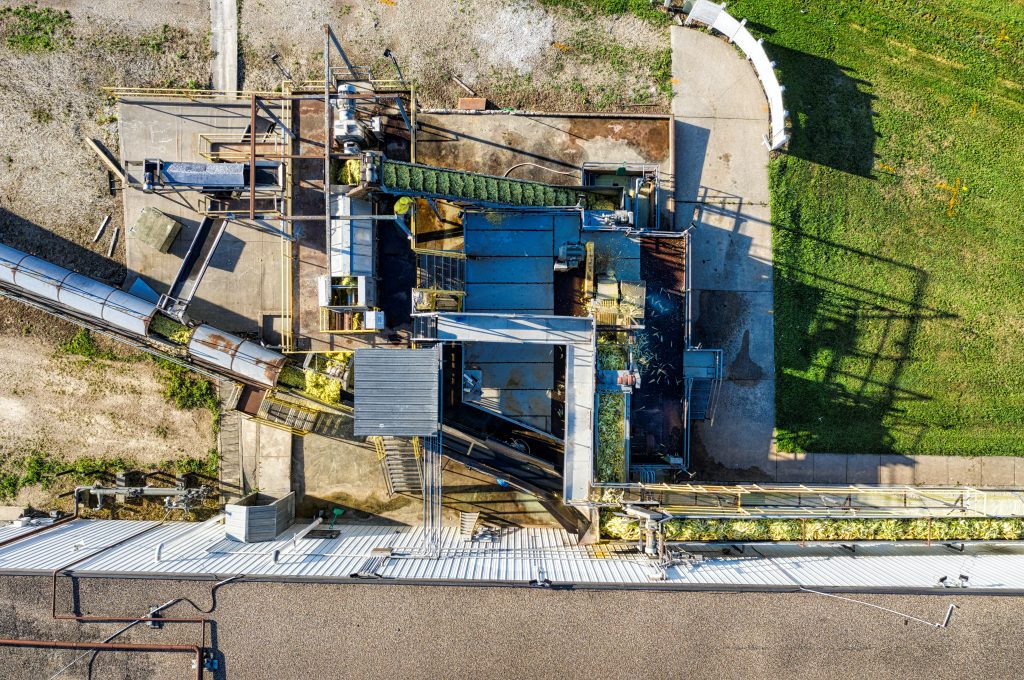 Photo by Tom Fisk: https://www.pexels.com/photo/aerial-footage-of-a-factory-10101932/

Industri Cerdas Adaptif: Produksi Fleksibel dan Tanggap