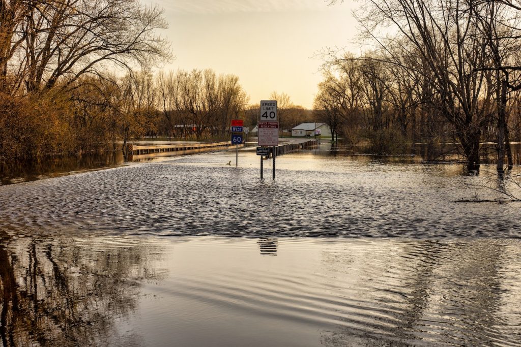 Photo by Tom Fisk: https://www.pexels.com/photo/flooded-river-at-dawn-17682750/

Transformasi Pemantauan Banjir melalui Sensor IoT