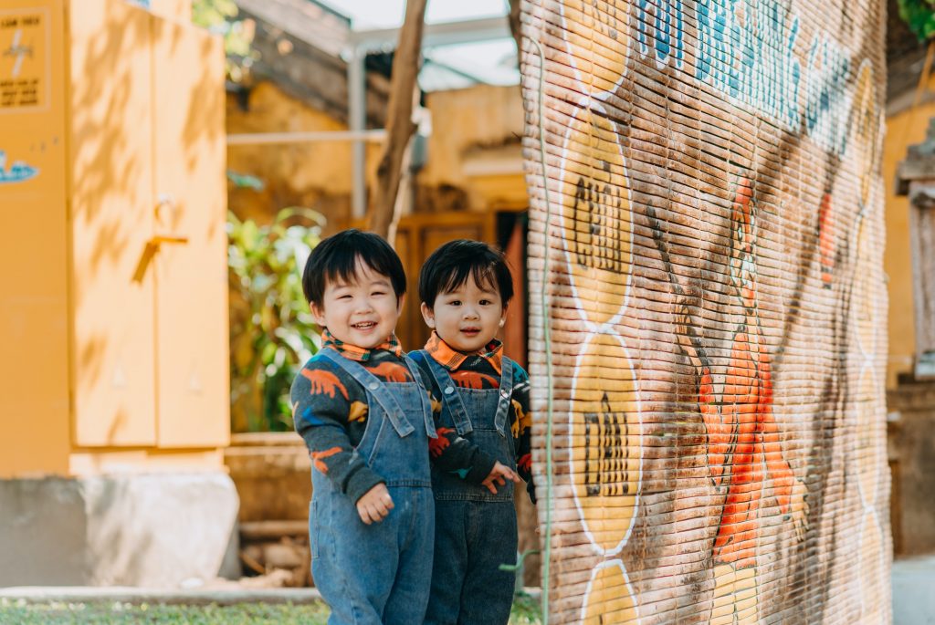 Environmentally Friendly
Foto oleh Trần Long: https://www.pexels.com/id-id/foto/cahaya-jalan-musim-panas-bangunan-7743761/