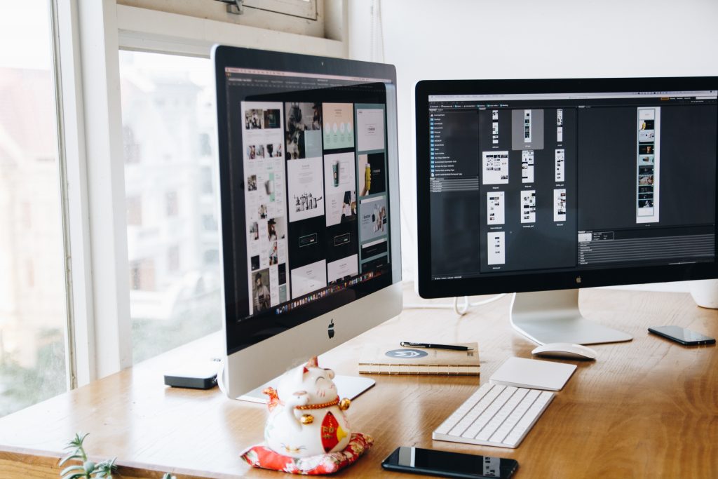 Photo by Tranmautritam: https://www.pexels.com/photo/silver-imac-on-top-of-brown-wooden-table-326502/

Kemajuan Teknologi Pemantauan Kesehatan: Membawa Revolusi dalam Perawatan Kesehatan