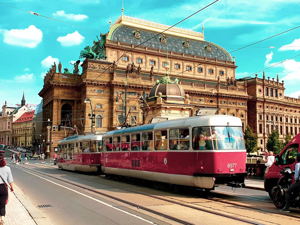 Utilizing IoT Sensors for Urban Traffic Optimization
Foto oleh Truth Devour: https://www.pexels.com/id-id/foto/maroon-dan-white-tram-2873971/