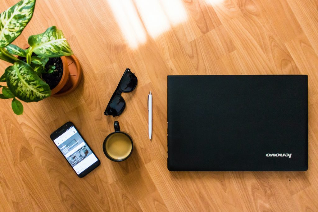 Photo by Vlad Bagacian: https://www.pexels.com/photo/black-android-smartphone-near-black-coffee-cup-1028441/

Kesimpulan