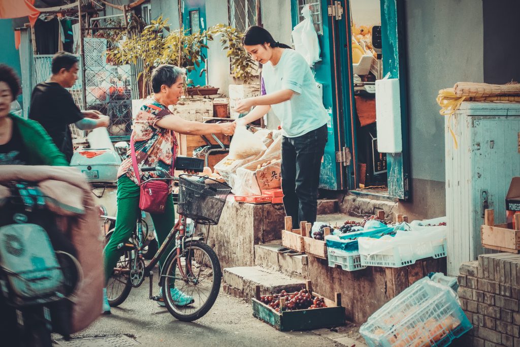 Local Market Monitoring
Foto oleh zhang kaiyv: https://www.pexels.com/id-id/foto/orang-yang-mengendarai-sepeda-hitam-3053838/