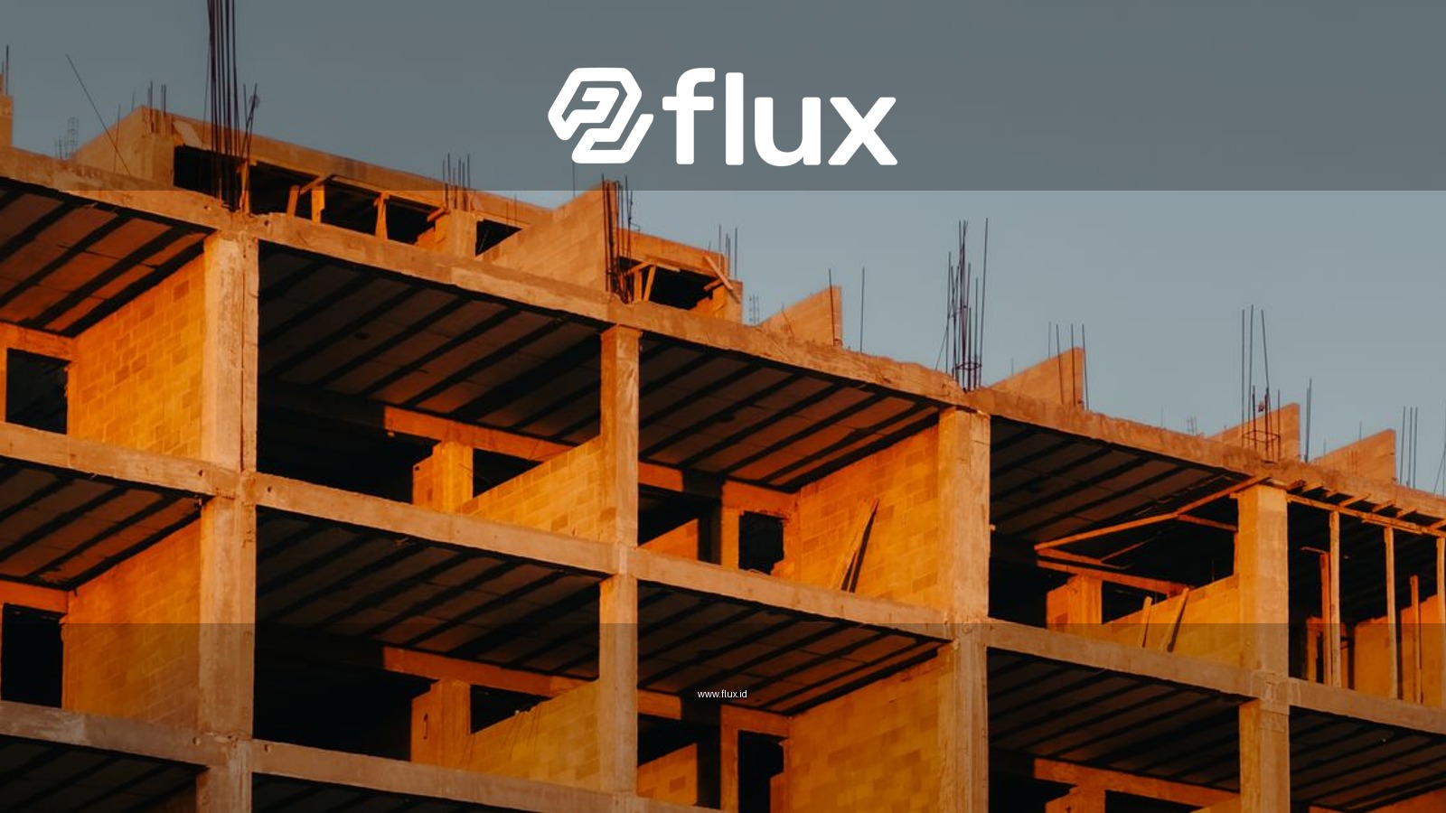 A partially constructed building against a clear evening sky in Los Cerritos, Mexico.