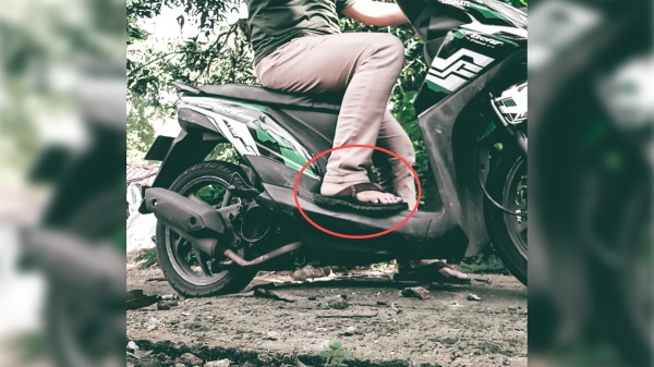 Awas! Ini Bahayanya Naik Motor Pakai Sandal